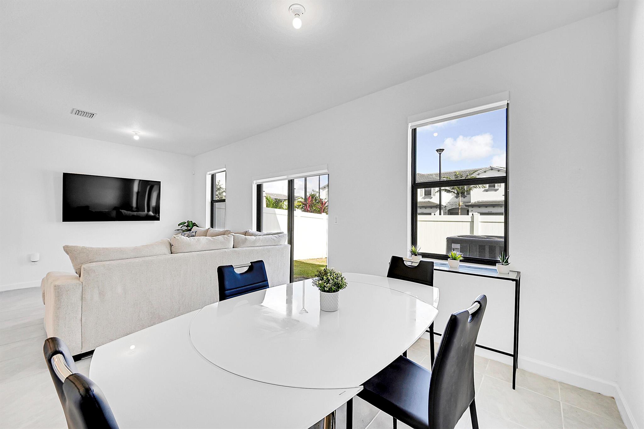 VIEWPOINT AT VISTA LAGO - Residential