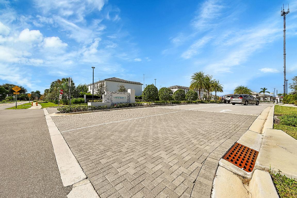 VIEWPOINT AT VISTA LAGO - Residential