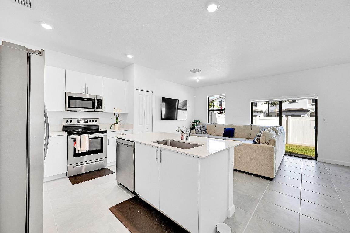 VIEWPOINT AT VISTA LAGO - Residential