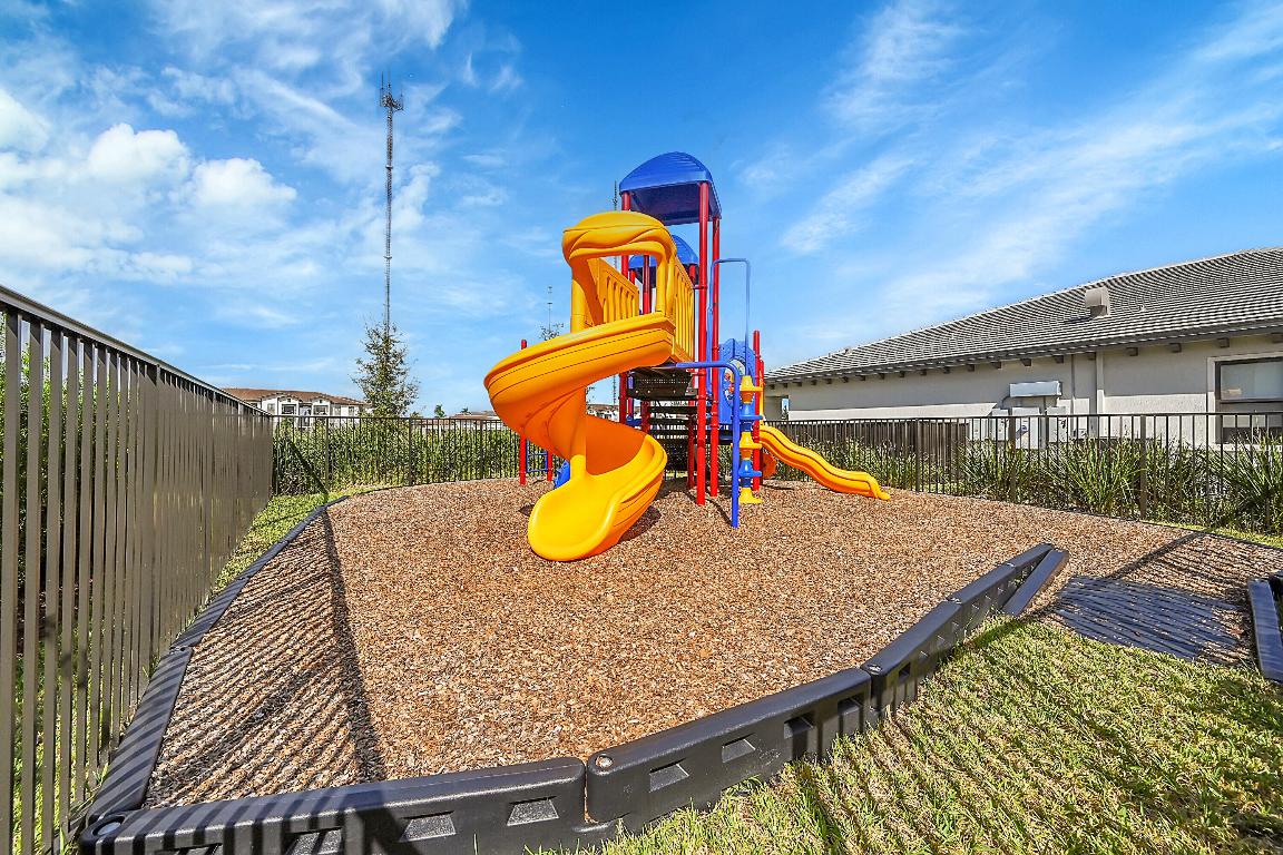 VIEWPOINT AT VISTA LAGO - Residential