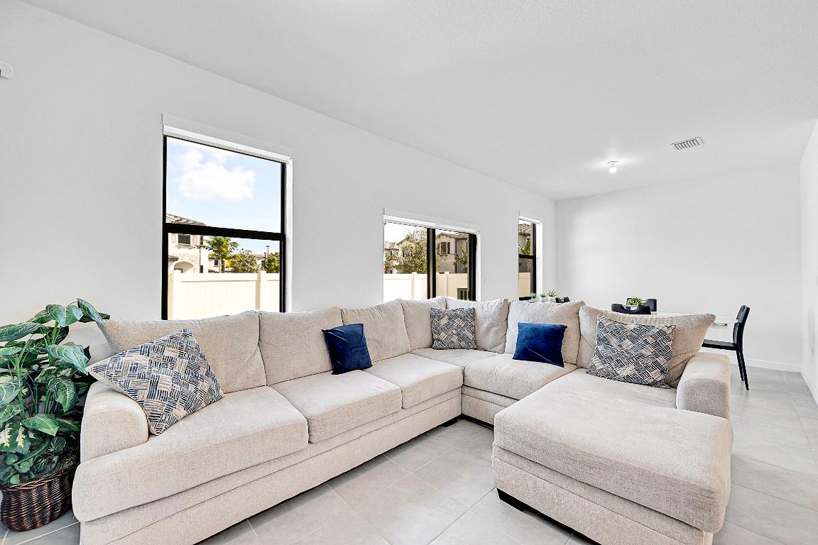 VIEWPOINT AT VISTA LAGO - Residential