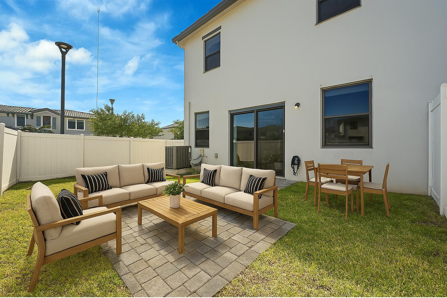 VIEWPOINT AT VISTA LAGO - Residential