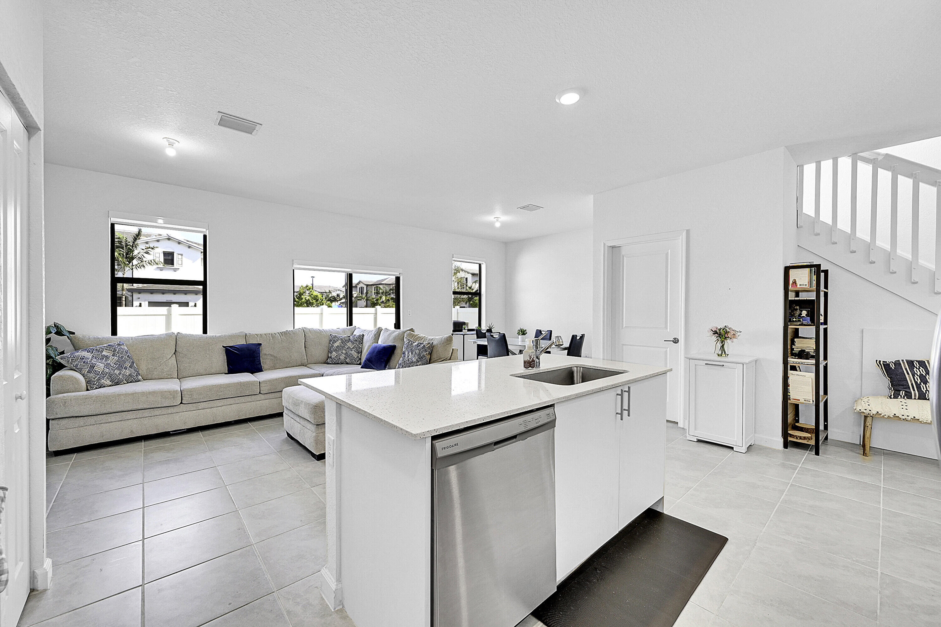 VIEWPOINT AT VISTA LAGO - Residential