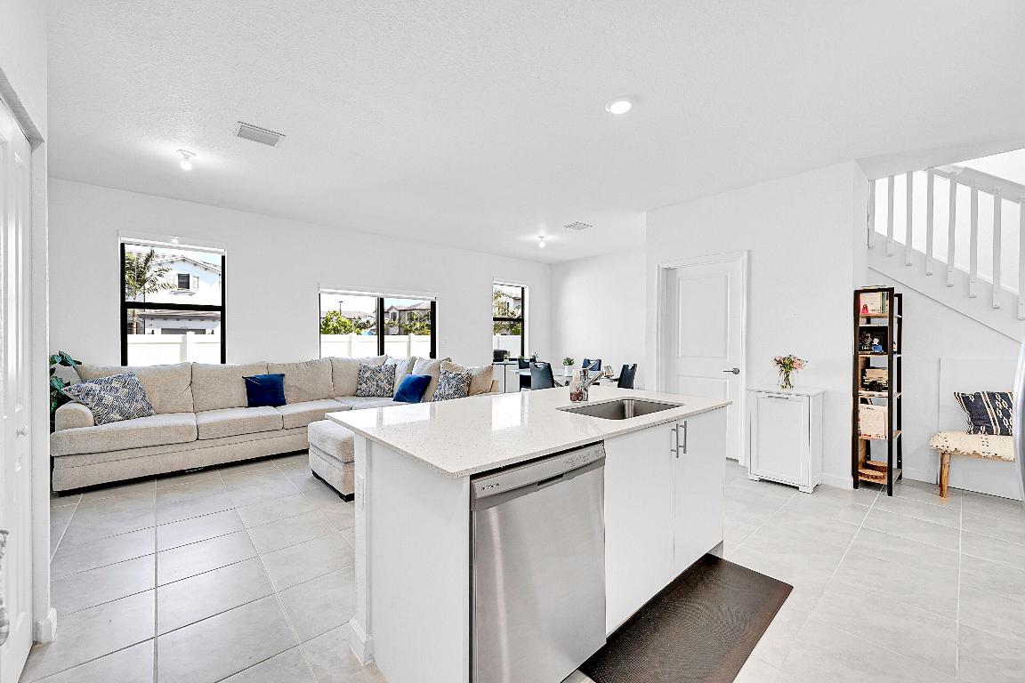 VIEWPOINT AT VISTA LAGO - Residential