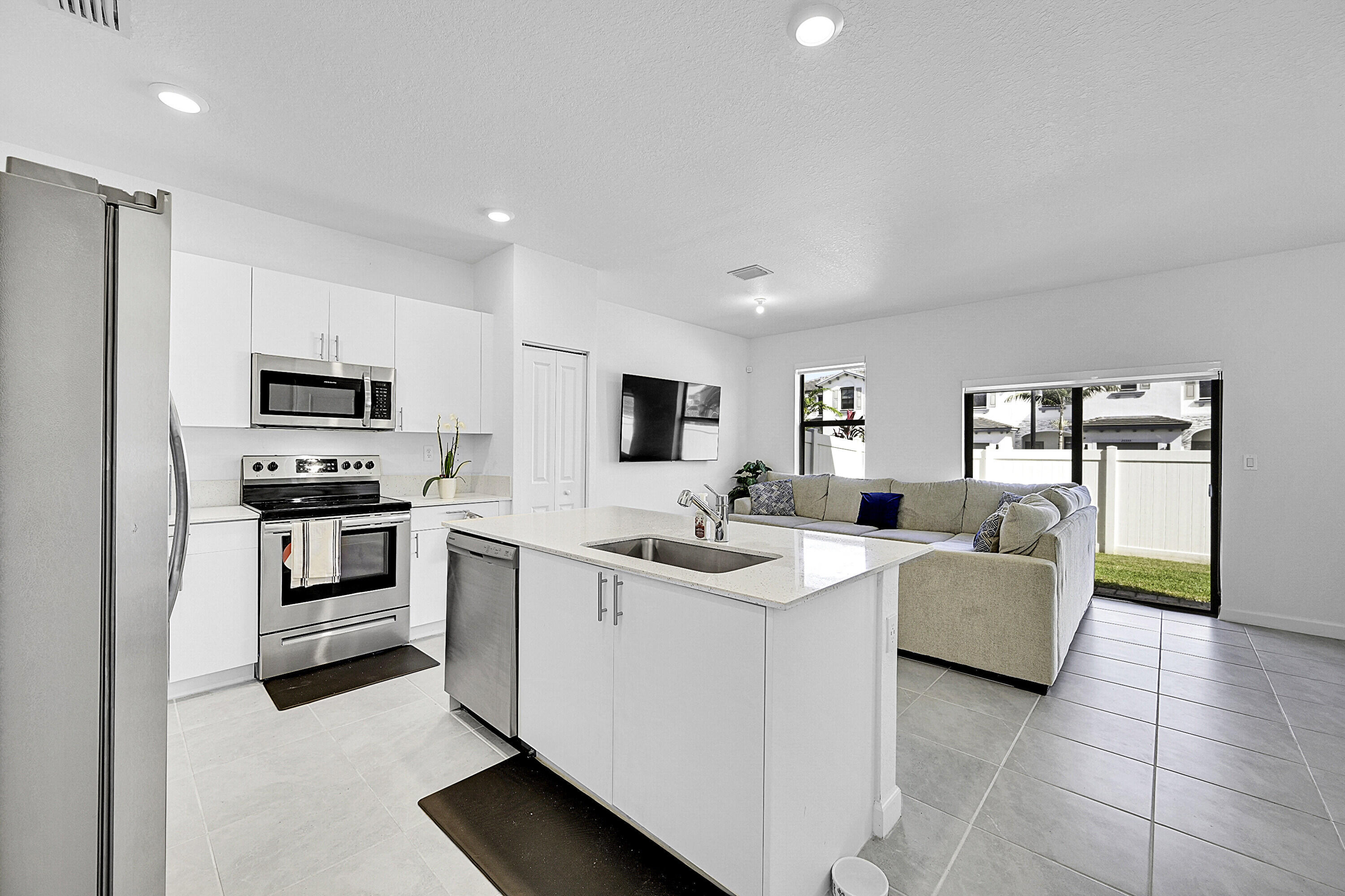 VIEWPOINT AT VISTA LAGO - Residential