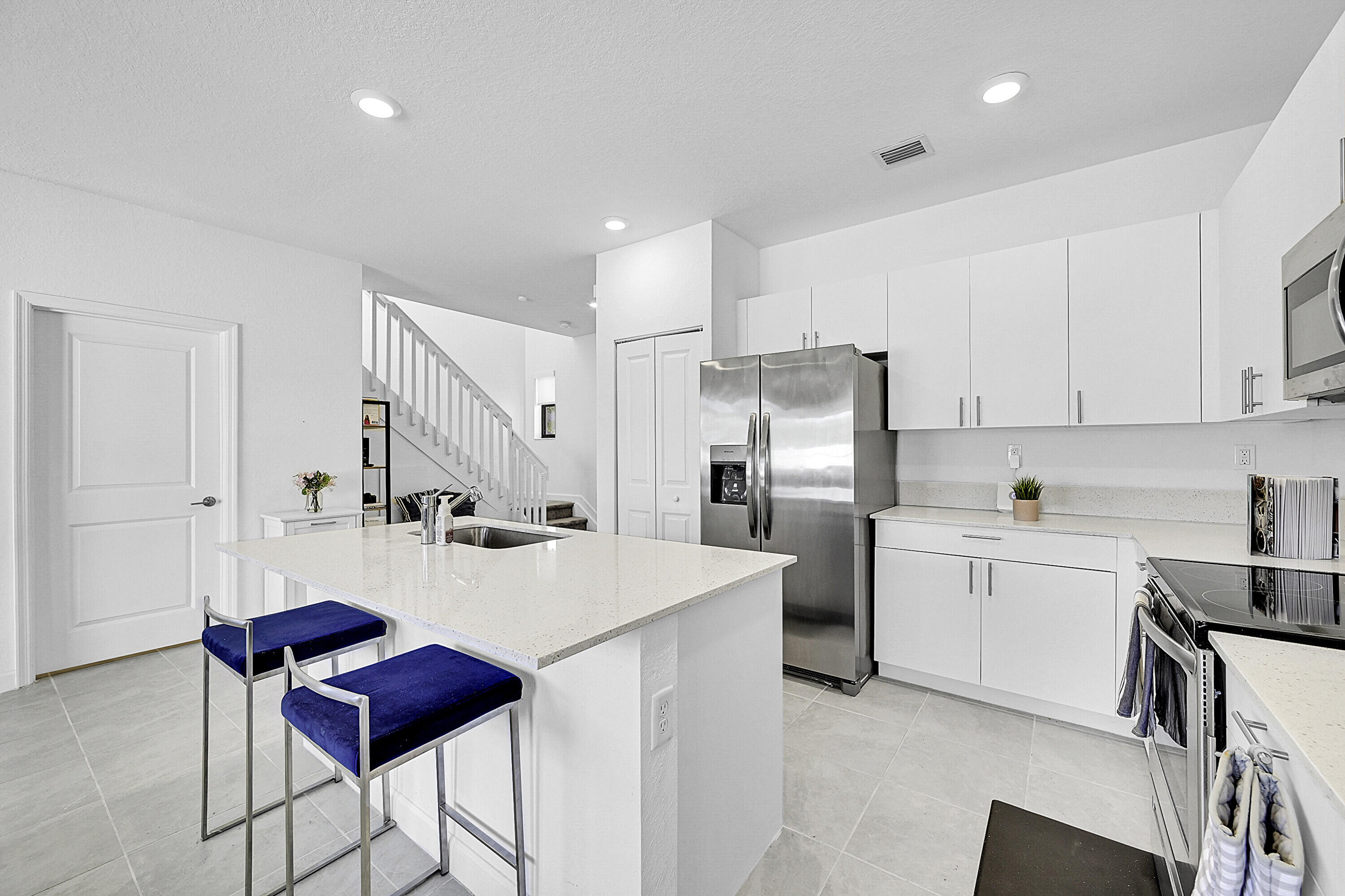 VIEWPOINT AT VISTA LAGO - Residential