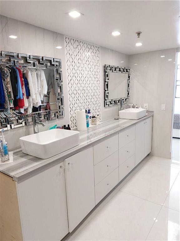 LAKE EMERALD CONDOMINIUM NO - Residential