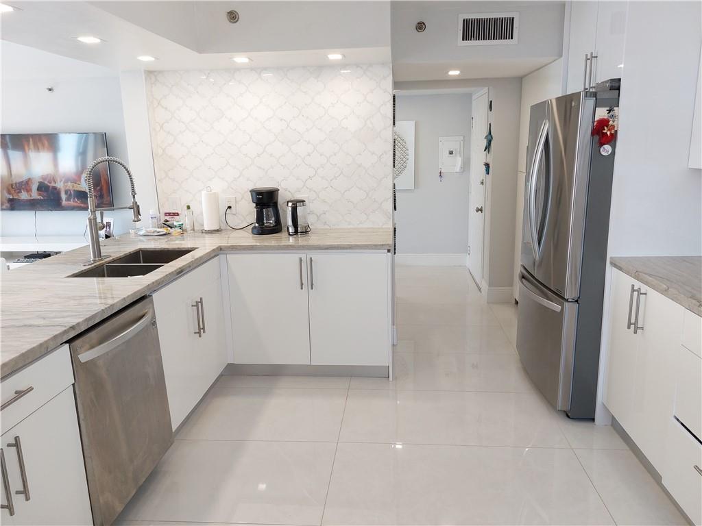 105 Lake Emerald Drive 502