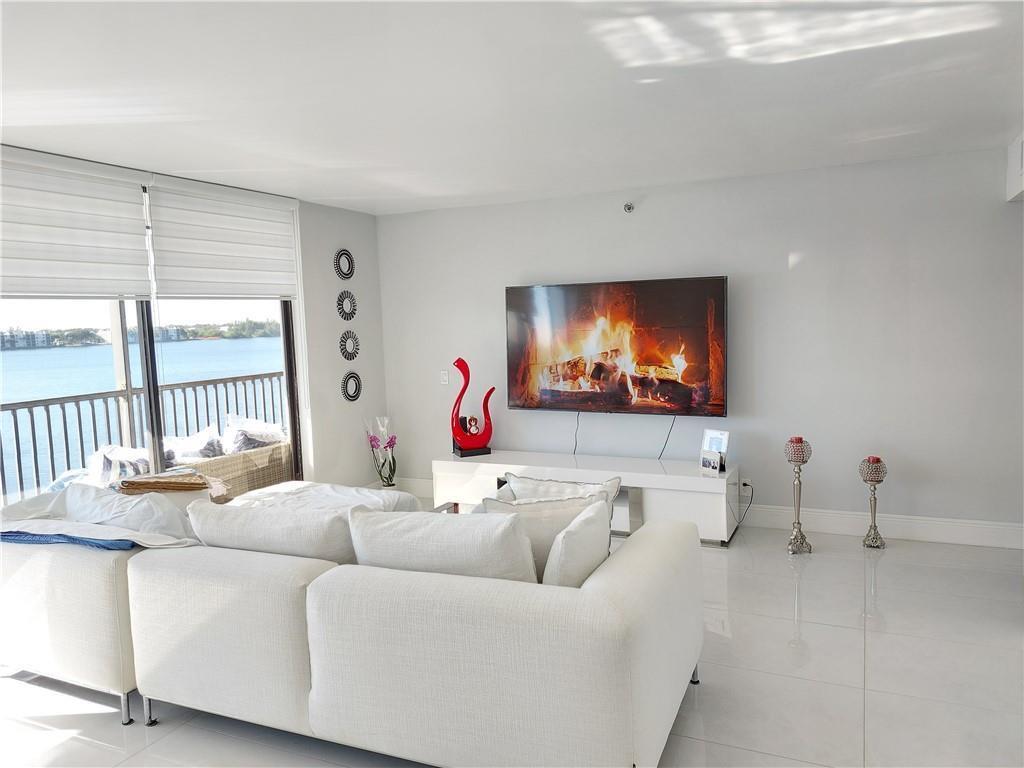 105 Lake Emerald Drive 502