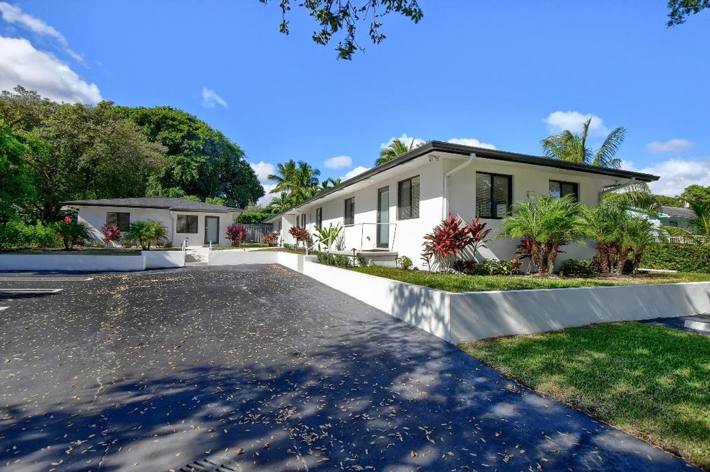 Photo of 2503 Oceanview Avenue #D, Delray Beach, FL 33444 (MLS # R11030711)