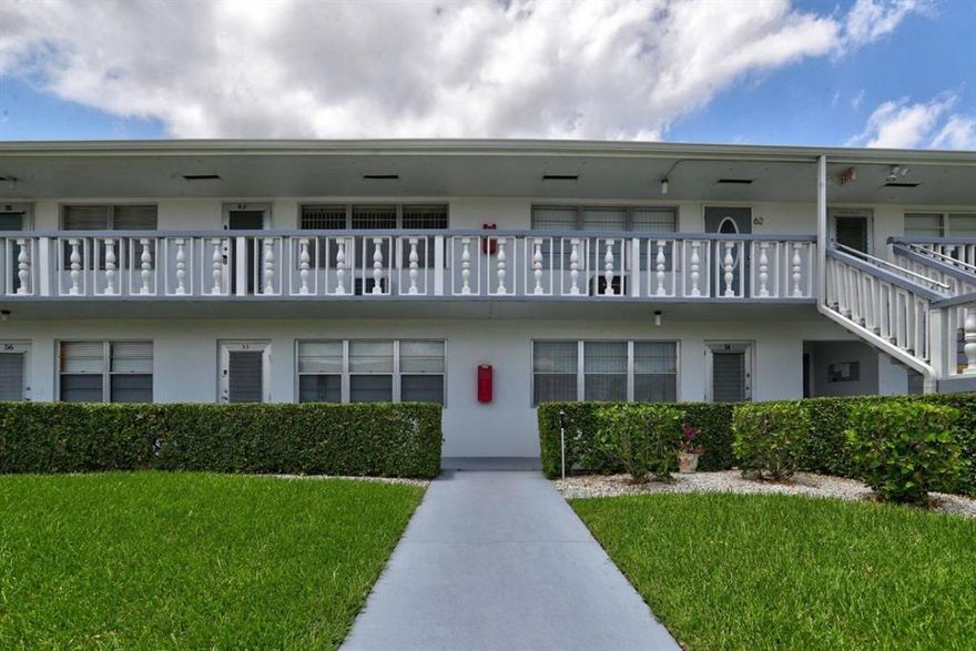 Beautiful 2ND FLOOR UNIT.  1 bedroom and 1 and half bath with separate kitchen, lots of closet space and an enclosed patio with a lovely garden view. New water heater 2020. 55 and over community.  Walk to pool and bus transportation. The Clubhouse has a theatre that has movies and live off Broadway shows. Many classes and clubs to choose from.
No pets  allowed, 3 YEAR RENTAL RESTRICTION. Enjoy true resort living for an affordable price! Sold As is