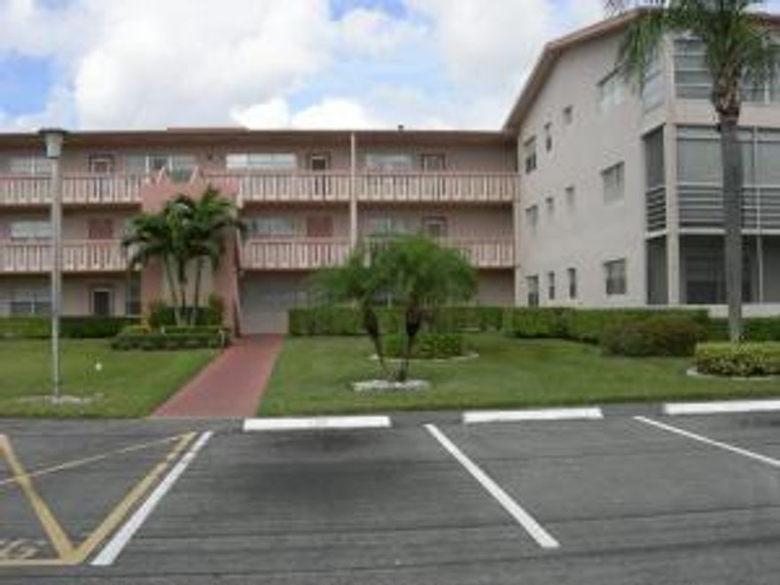 2 bedroom, 1/5 bath, updated, new A/C, turnkey. Amenities include: very active clubhouse, indoor and outdoor pools, billiards, fitness center, gated 24/7.....55+  No Smoking.......