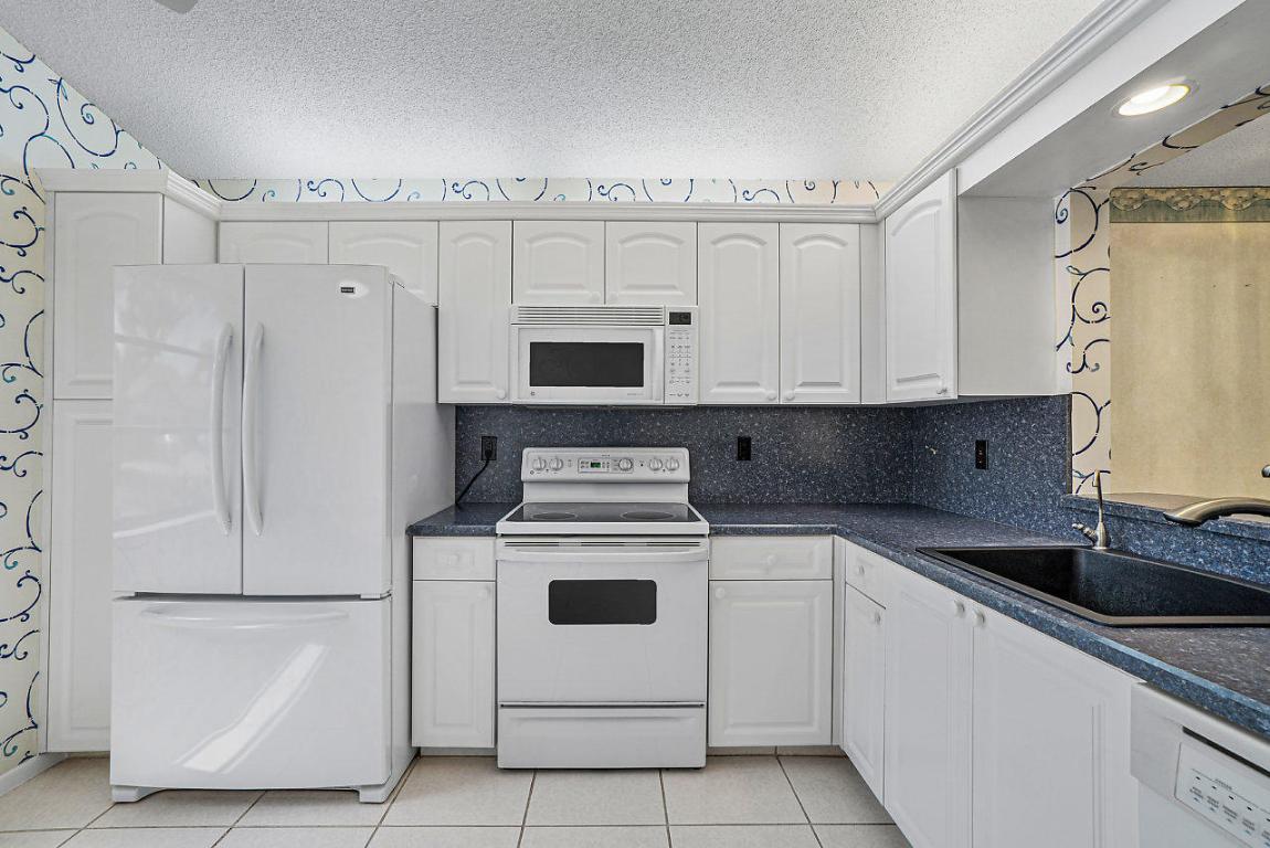 HUNTINGTON POINTE - Residential