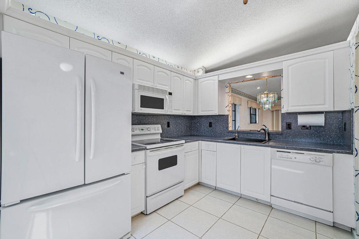 HUNTINGTON POINTE - Residential