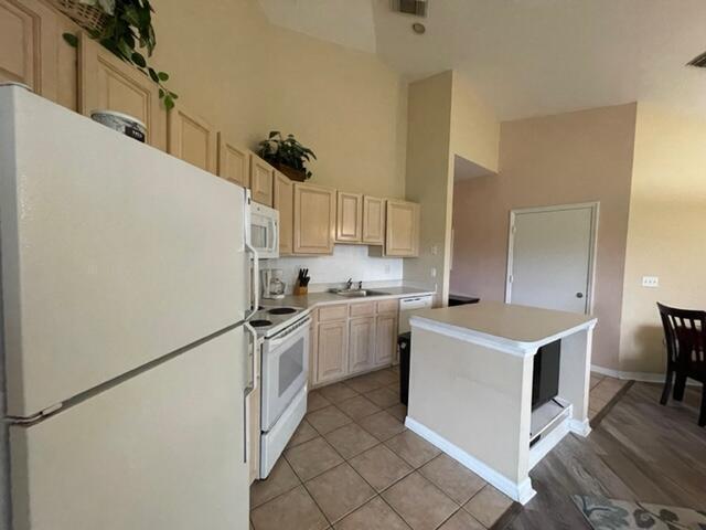 GOLF VILLAS II CONDOMINIU - Residential Lease