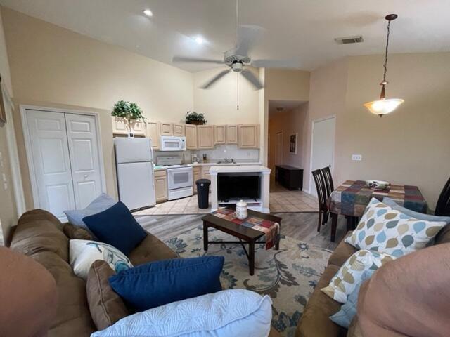 GOLF VILLAS II CONDOMINIU - Residential Lease