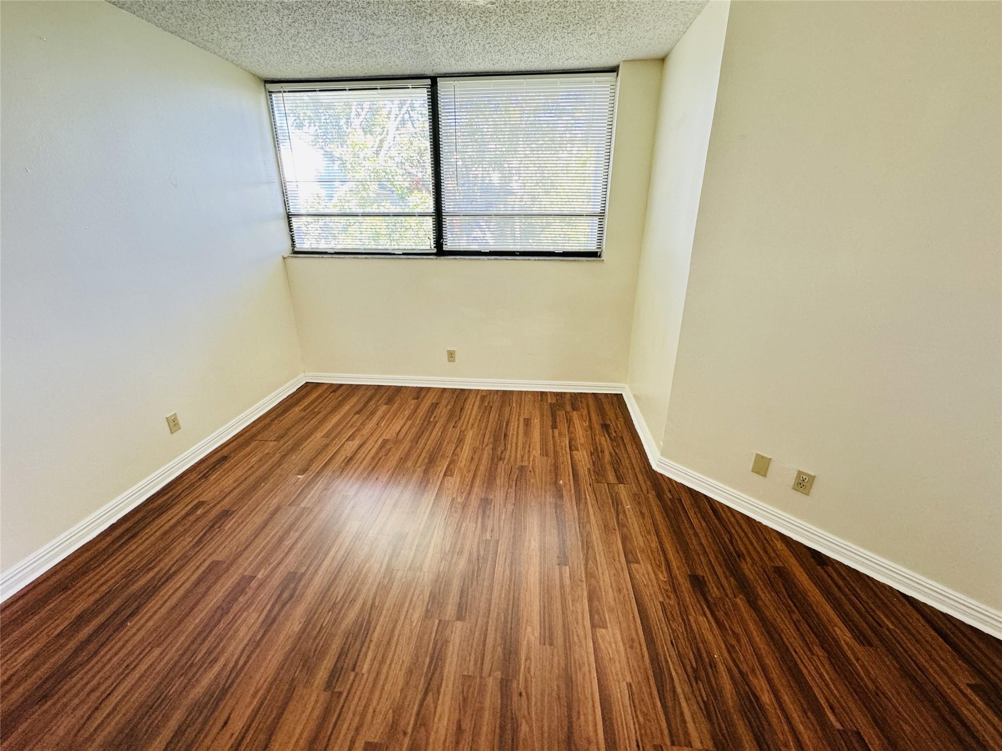 1950 N Congress Ave 403