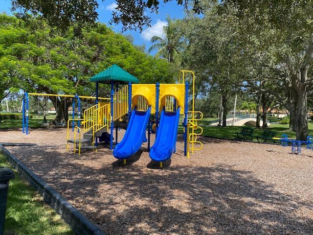 RIVERWALK 4 - Residential