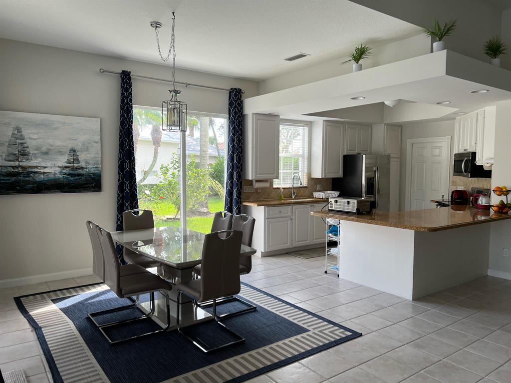 RIVERWALK 4 - Residential