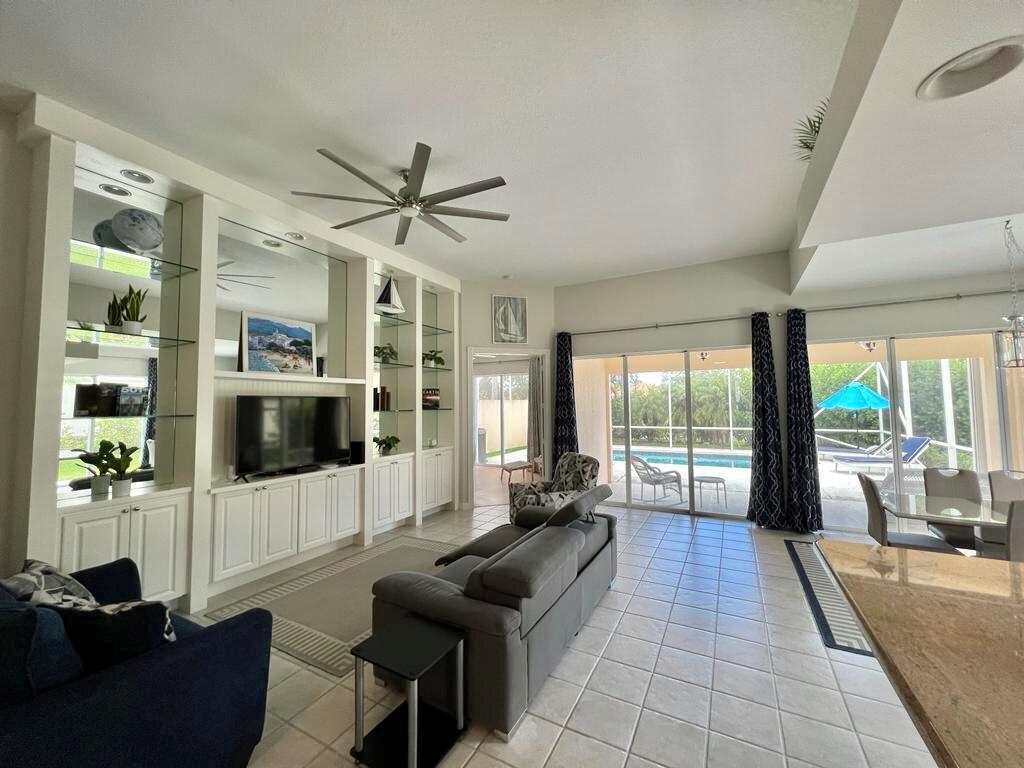 RIVERWALK 4 - Residential