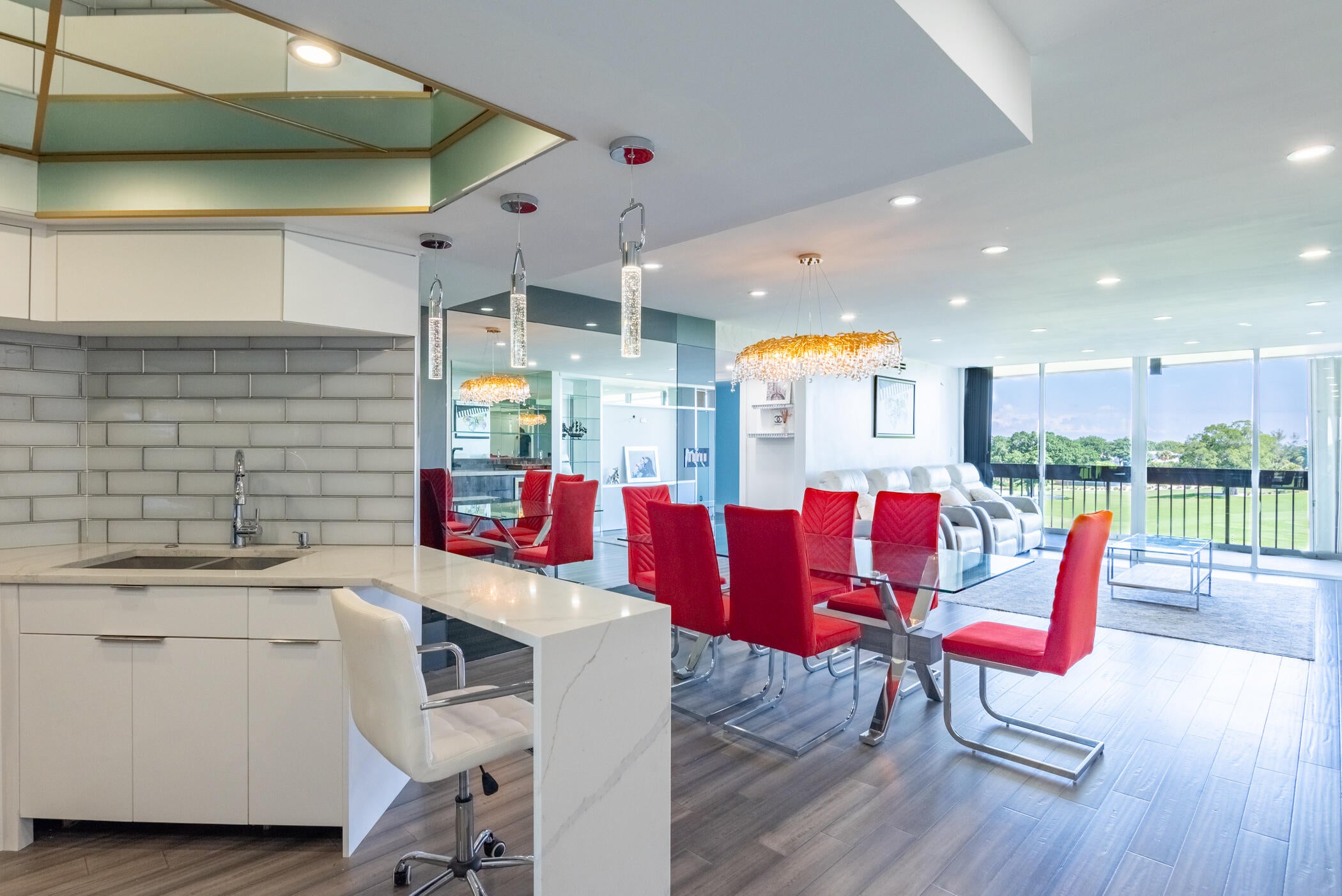 2000 PRESIDENTIAL Way 501, West Palm Beach FL 33401