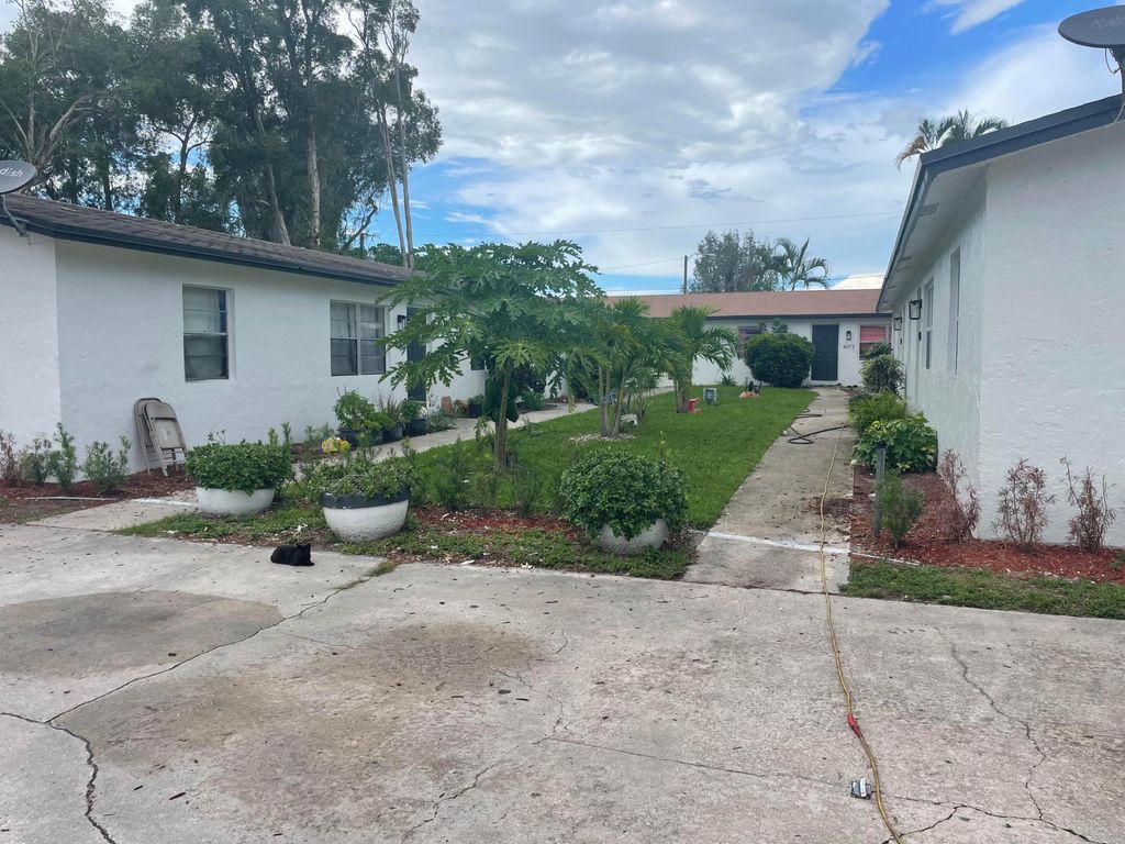 Photo of 4083 Herbertz Road, Lake Worth, FL 33461 (MLS # R10978128)