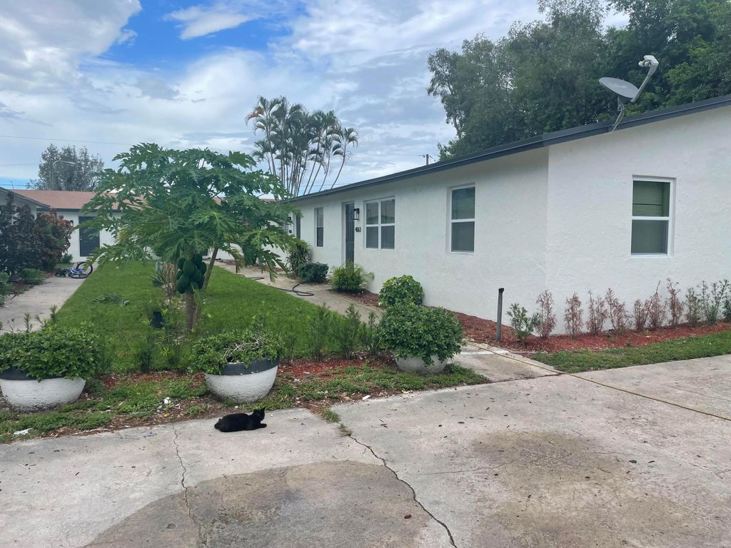 Photo of 4083 Herbertz Road, Lake Worth, FL 33461 (MLS # R10978128)
