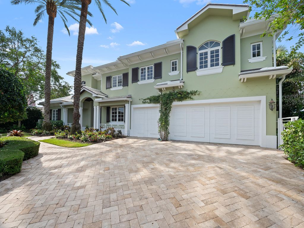 Photo of 2856 NE 25th Street, Fort Lauderdale, FL 33305 (MLS # B26029480)