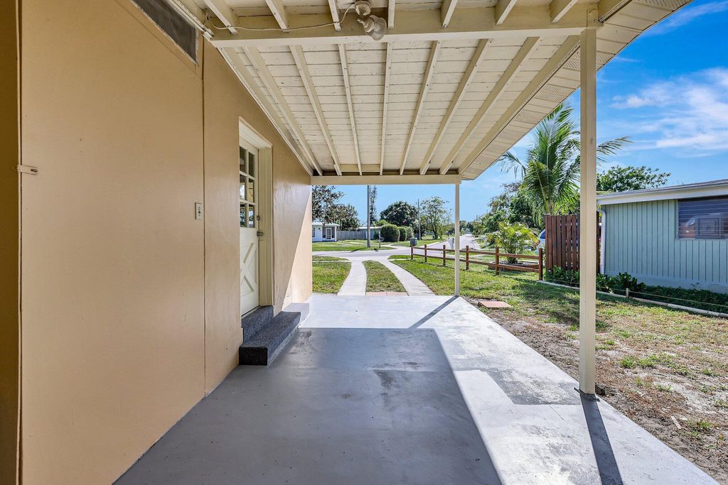 Photo of 181 SE Solaz Avenue, Port Saint Lucie, FL 34983 (MLS # R11040945)