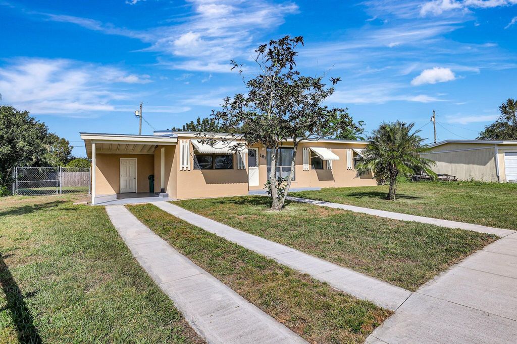 Photo of 181 SE Solaz Avenue, Port Saint Lucie, FL 34983 (MLS # R11040945)