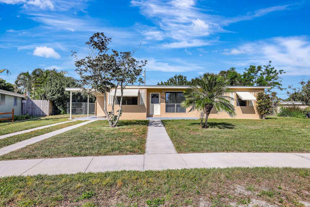 Photo of 181 SE Solaz Avenue, Port Saint Lucie, FL 34983 (MLS # R11040945)