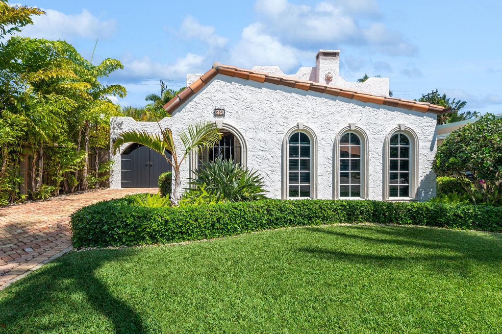 Photo of 235 Nottingham Boulevard, West Palm Beach, FL 33405 (MLS # B26040079)