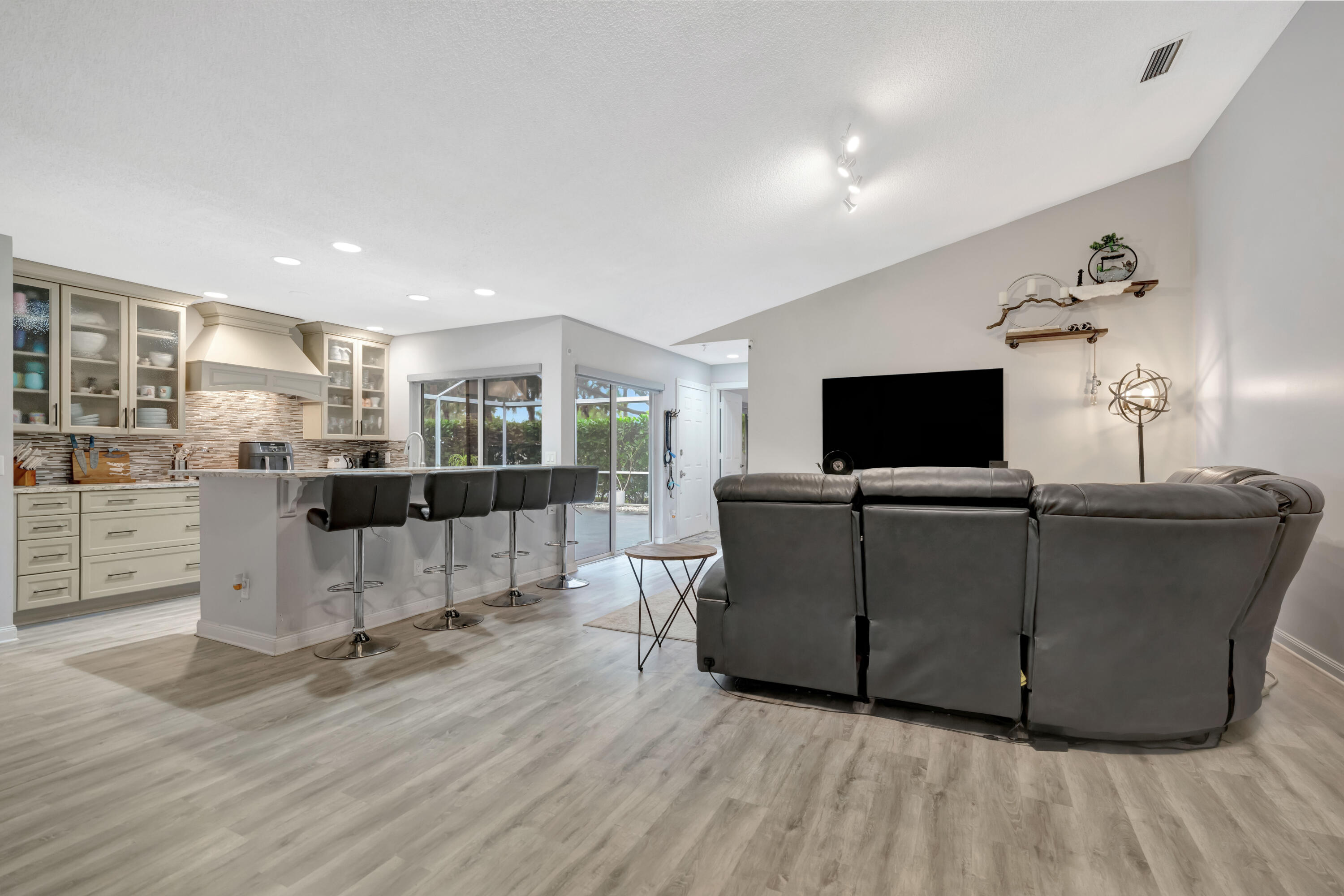 LAKE CATHERINE - Residential