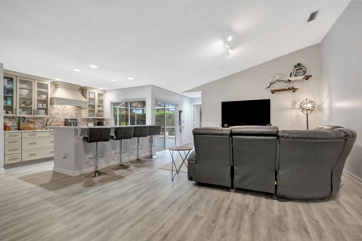 LAKE CATHERINE - Residential