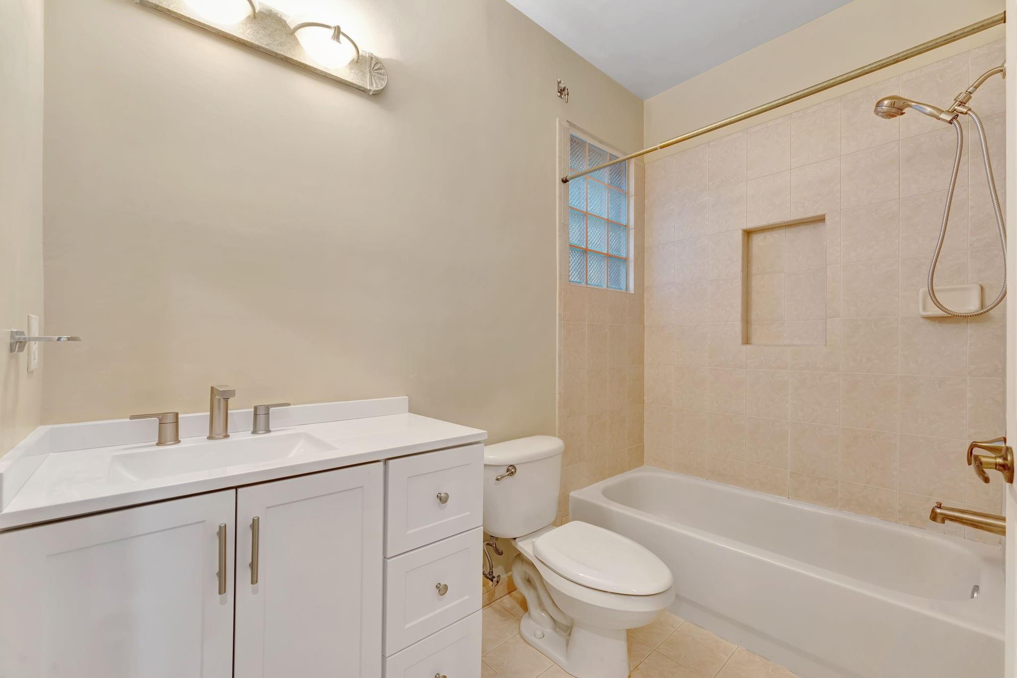 Heron Bay Four 160-1 B - Residential