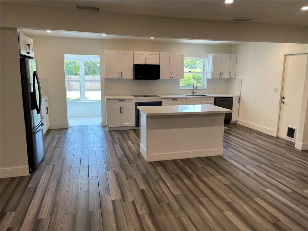 North Hollywood 4-1 B - Residential