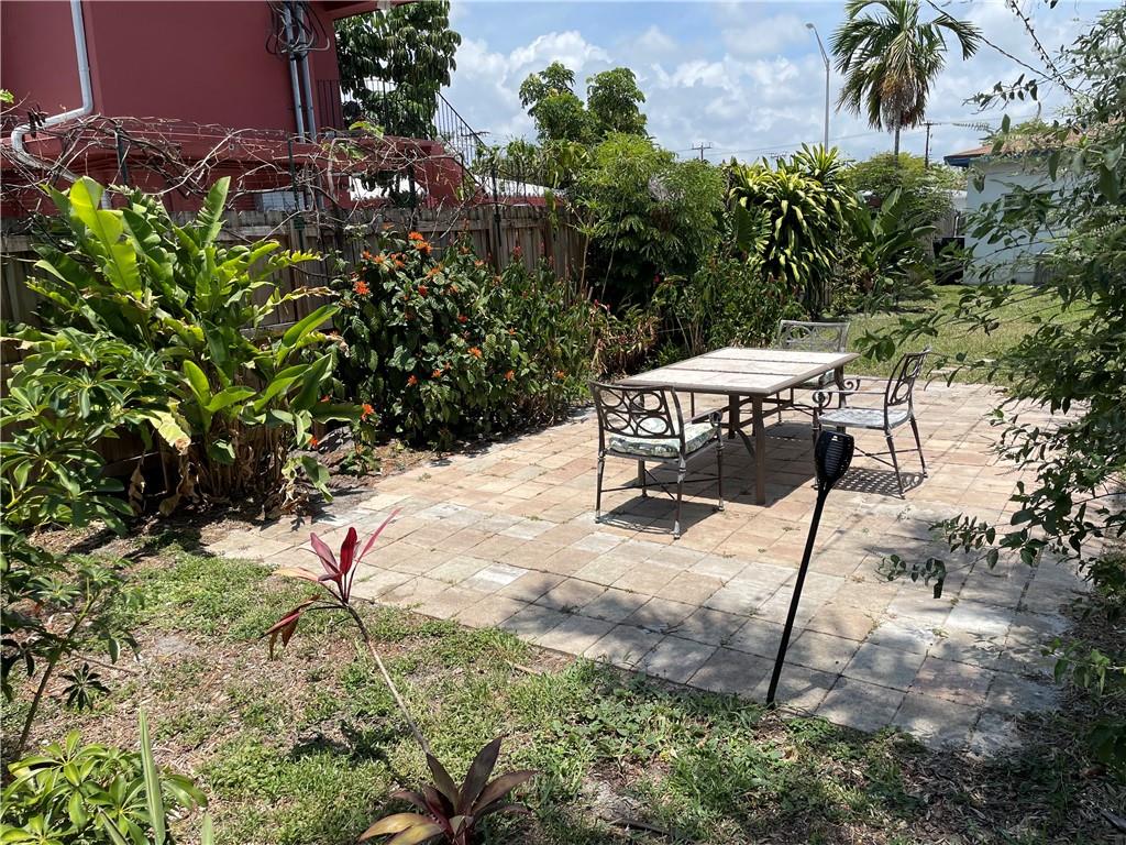 North Hollywood 4-1 B - Residential