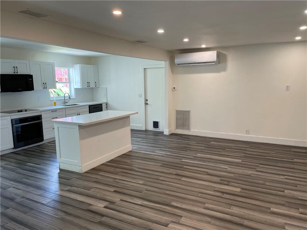 North Hollywood 4-1 B - Residential