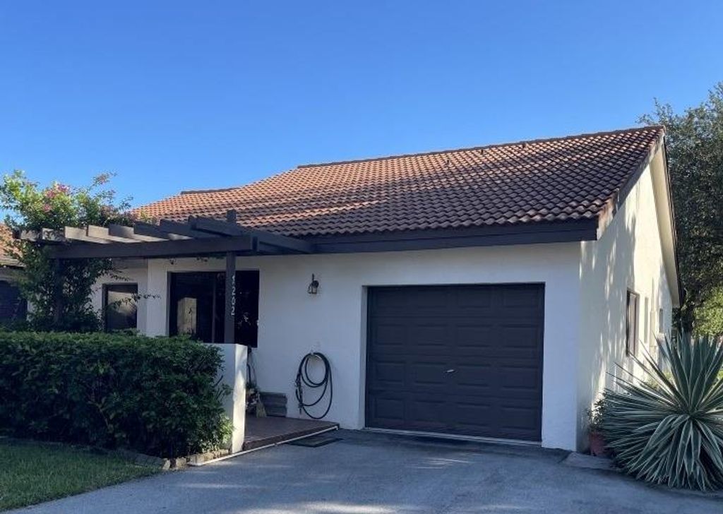 Photo of 7202 Primrose Ln #7202, Tamarac, FL 33321 (MLS # F10532982)