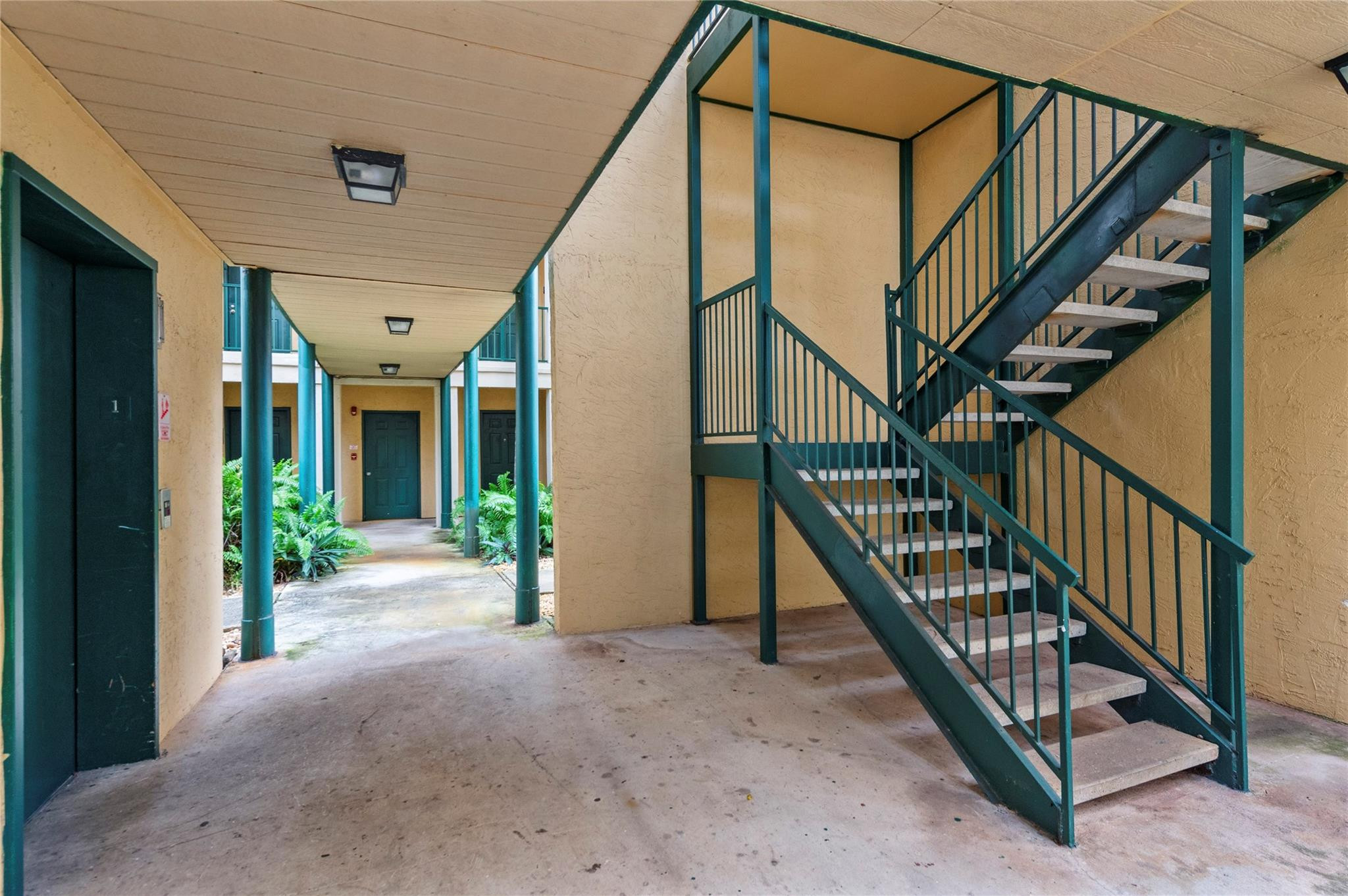 SAVANNAH AT RIVERSIDE CONDO - Residential Lease