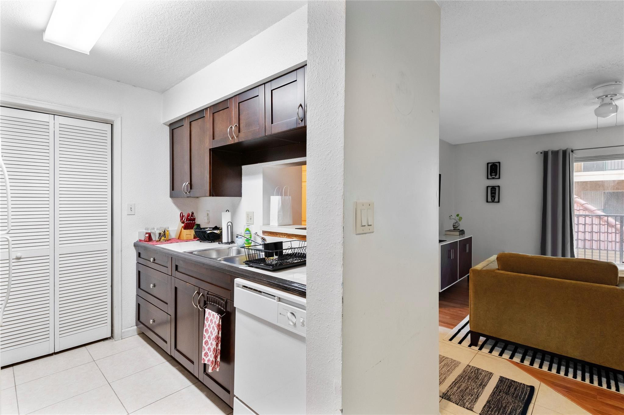 SAVANNAH AT RIVERSIDE CONDO - Residential Lease