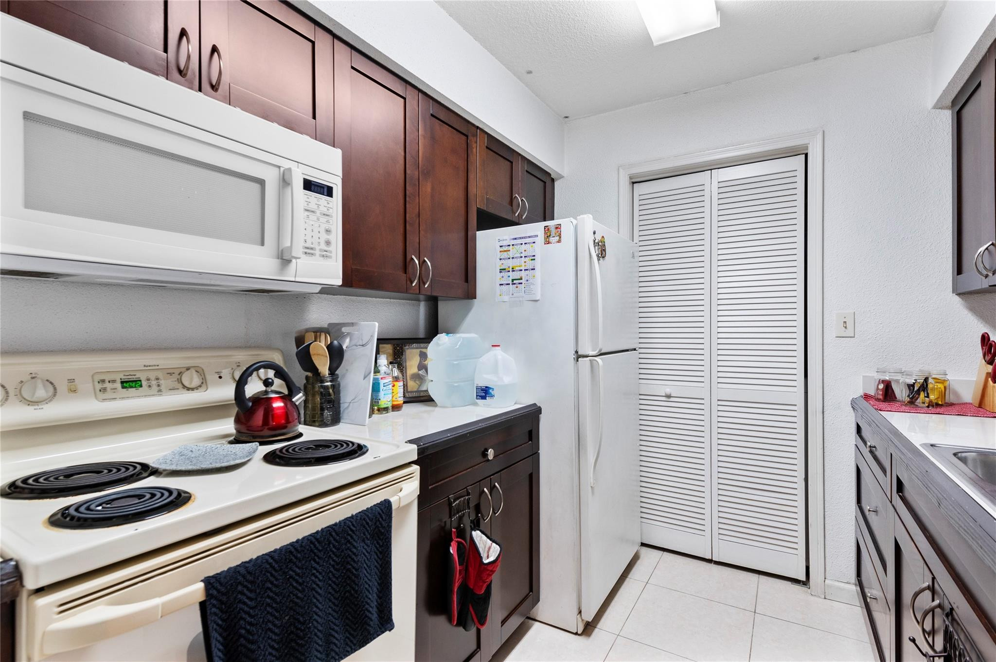 SAVANNAH AT RIVERSIDE CONDO - Residential Lease