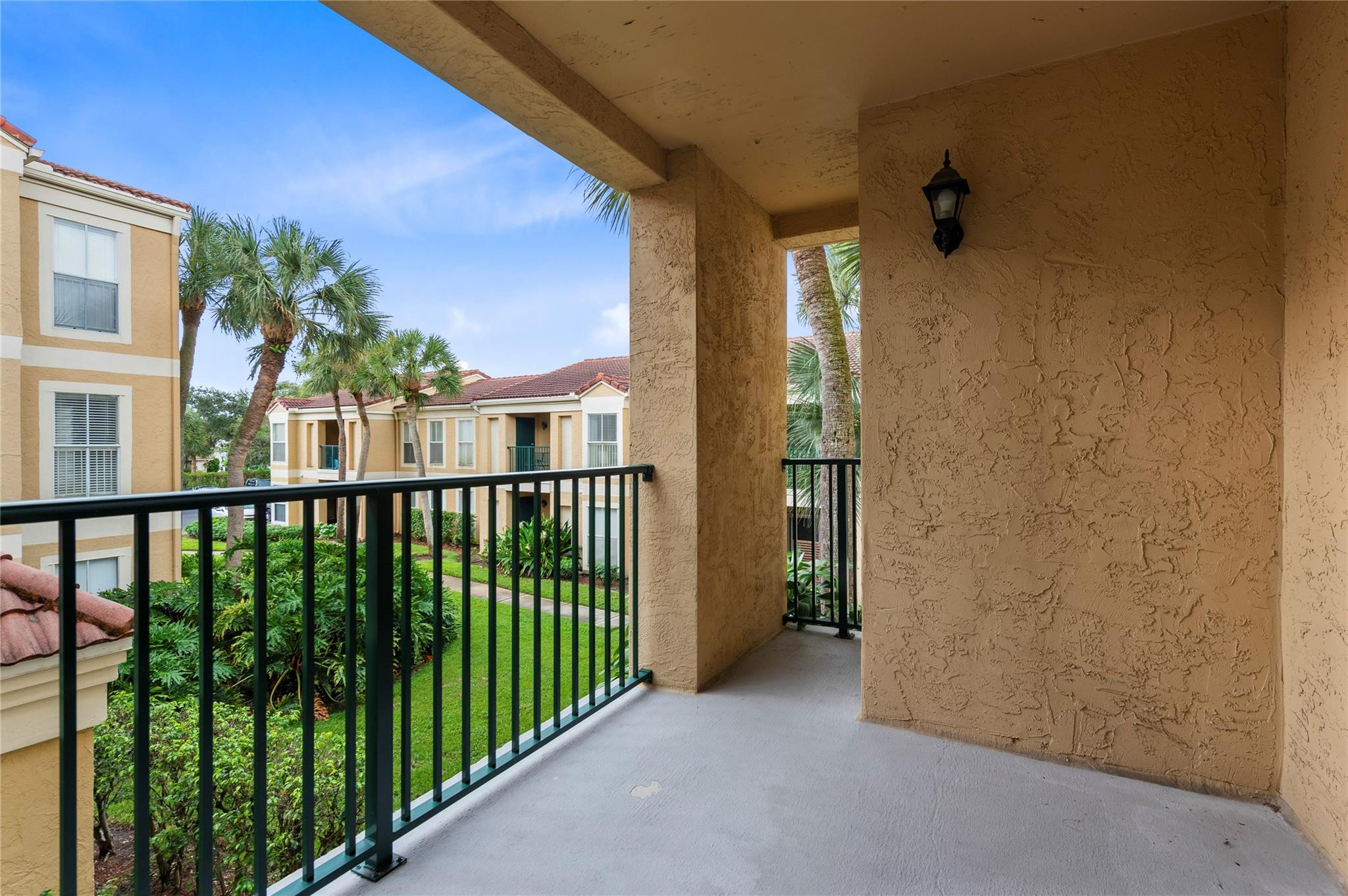 SAVANNAH AT RIVERSIDE CONDO - Residential Lease