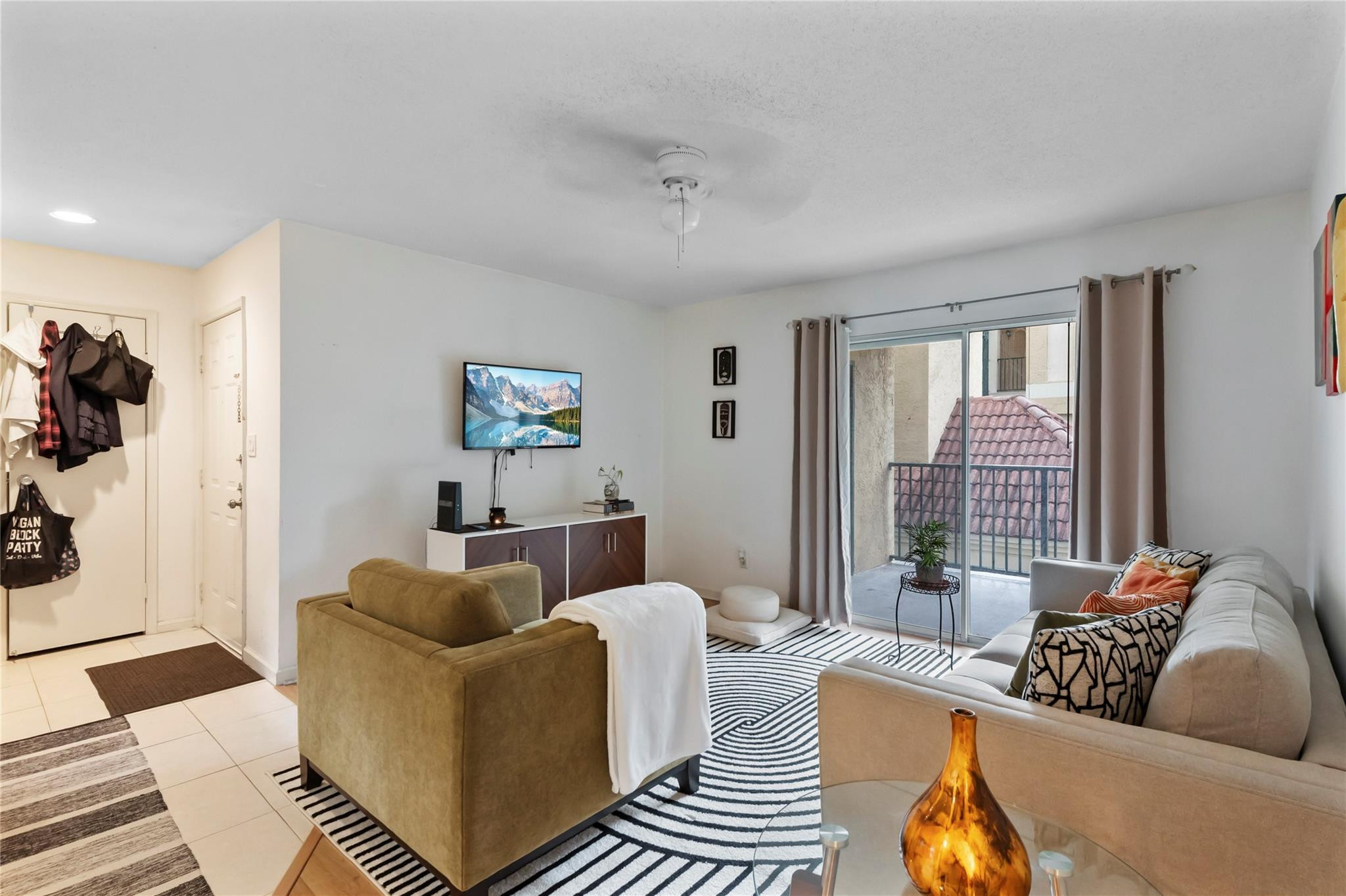 SAVANNAH AT RIVERSIDE CONDO - Residential Lease