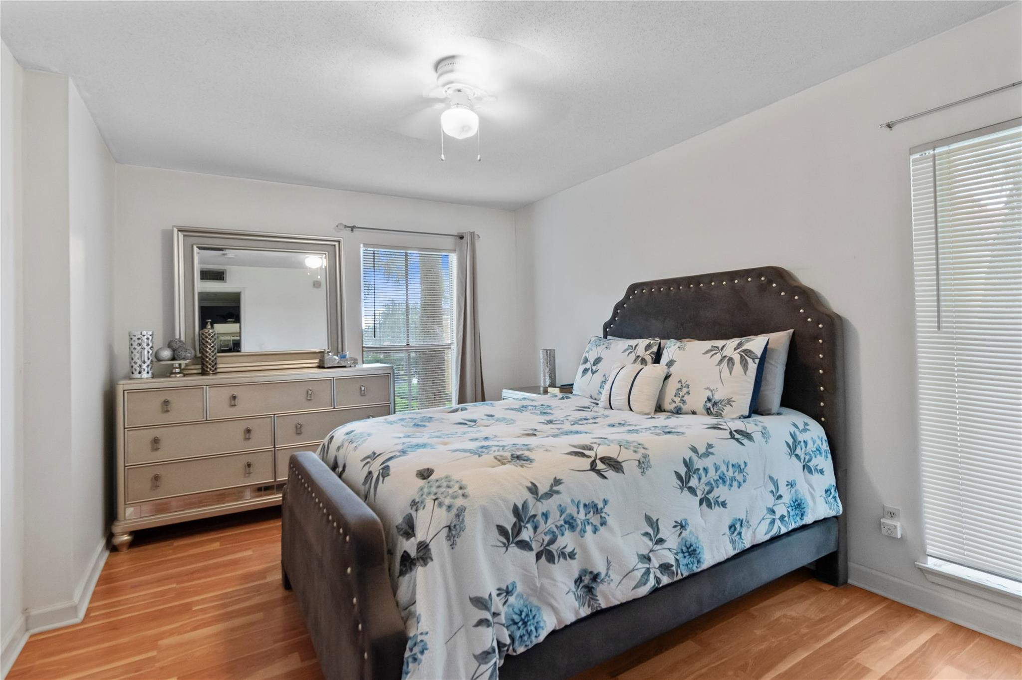 SAVANNAH AT RIVERSIDE CONDO - Residential Lease