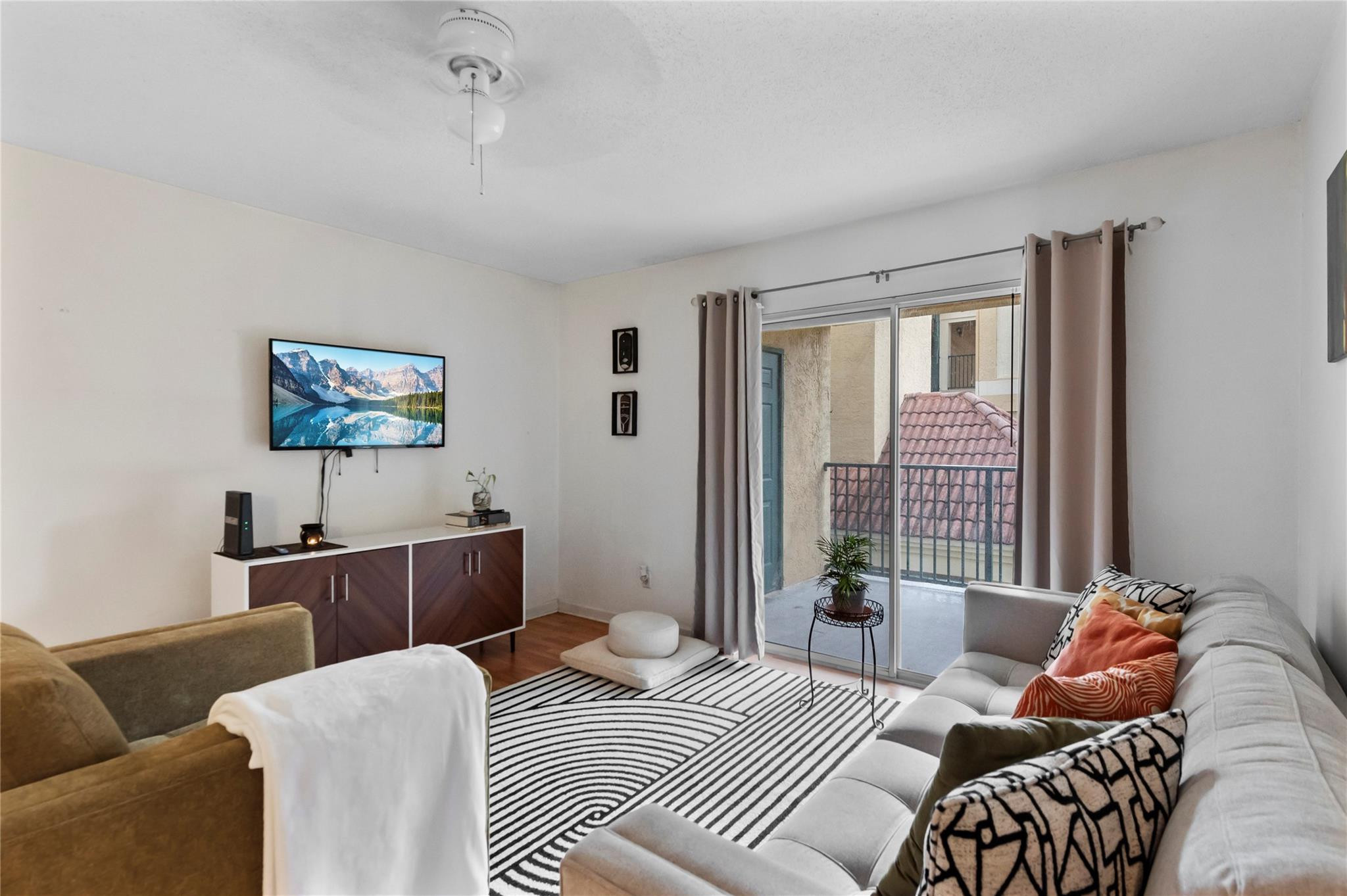 SAVANNAH AT RIVERSIDE CONDO - Residential Lease