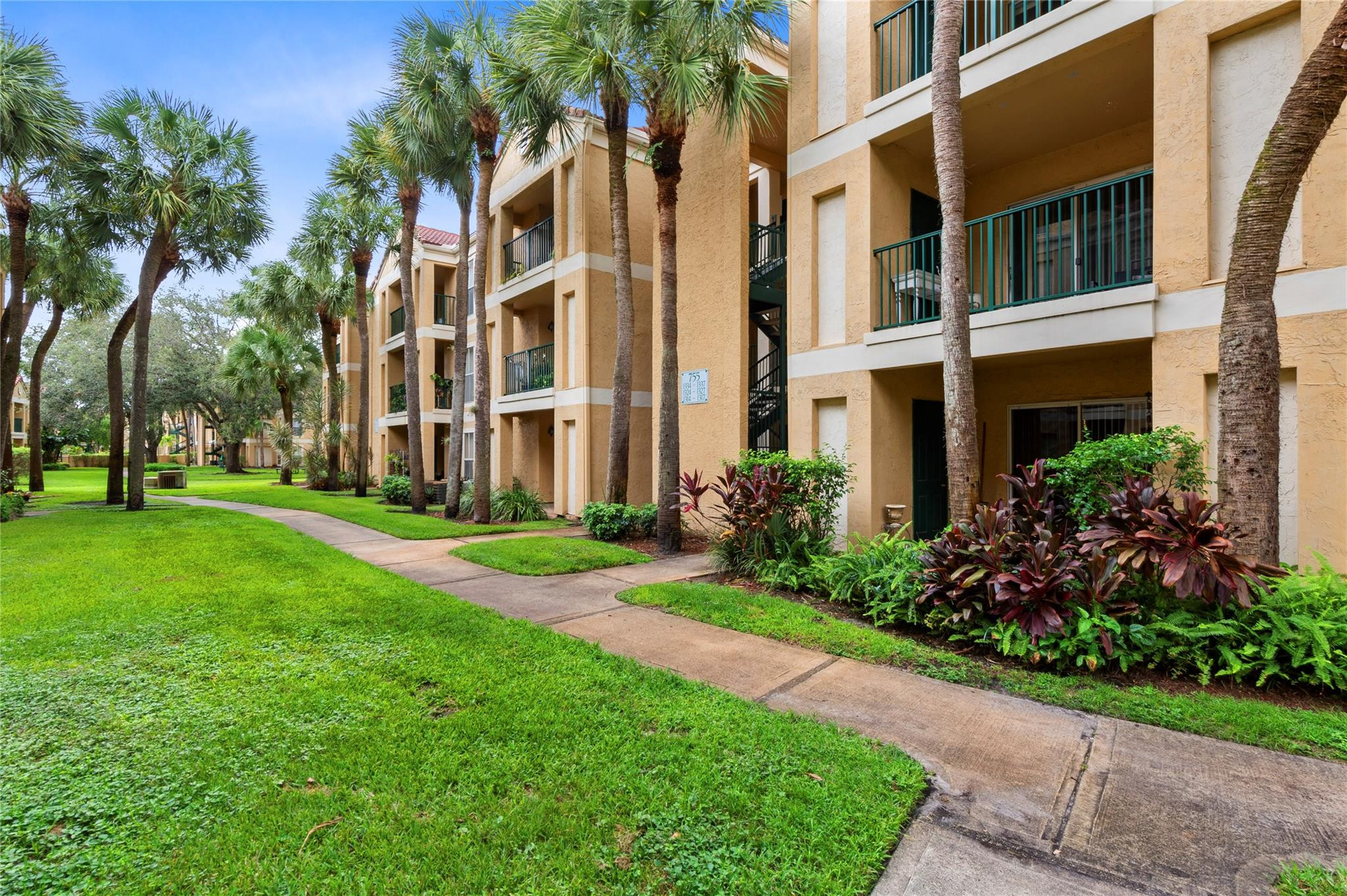 SAVANNAH AT RIVERSIDE CONDO - Residential Lease