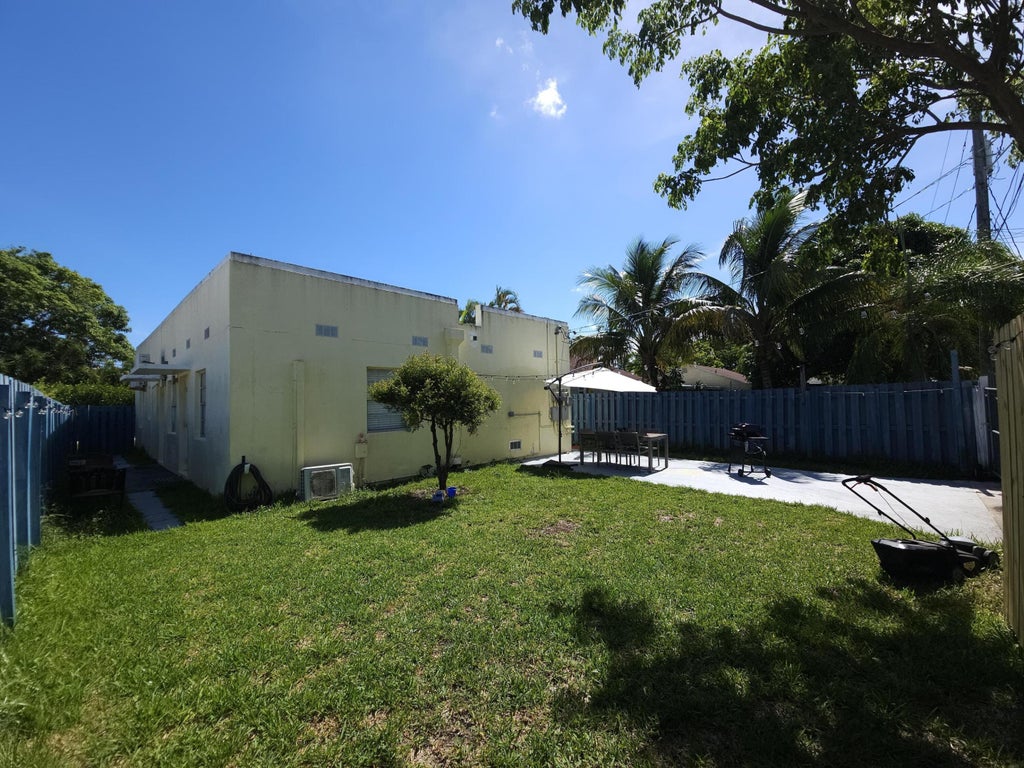 Photo of 1639 Hayes Street, Hollywood, FL 33020 (MLS # B26064036)