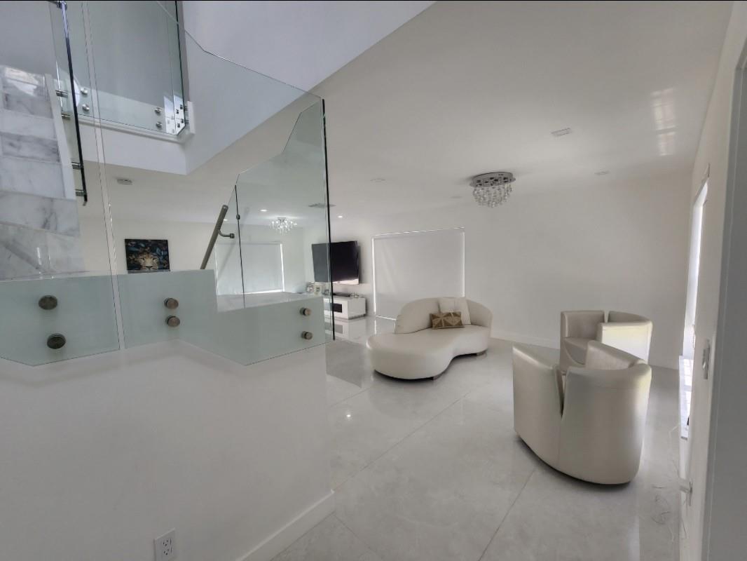 DORAL LAKES - Residential Lease