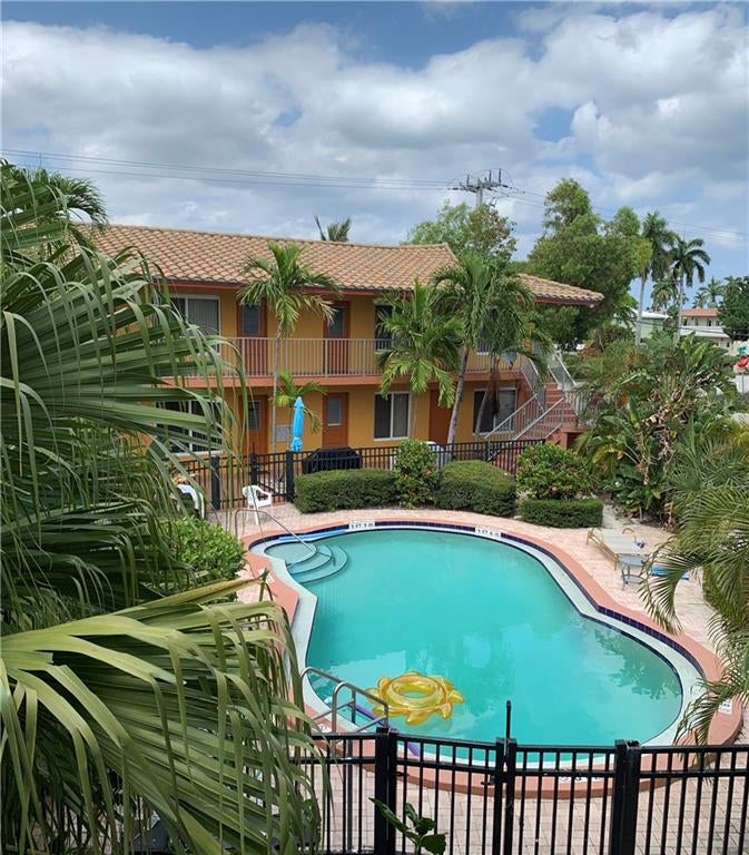 Photo of 915 SE 22nd Ave #5, Pompano Beach, FL 33062 (MLS # F10312498)